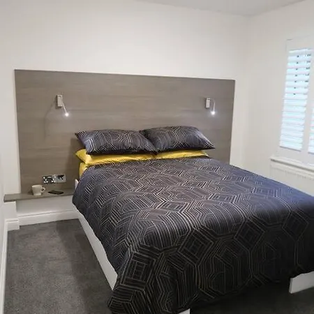 ***Spotless, Bright 1 Double Bed Apartment*** Bath Exterior photo