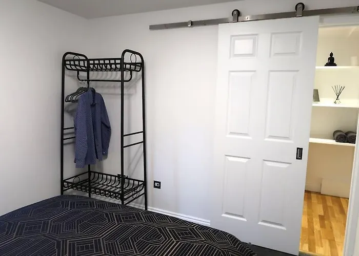 ***Spotless, Bright 1 Double Bed Apartment***